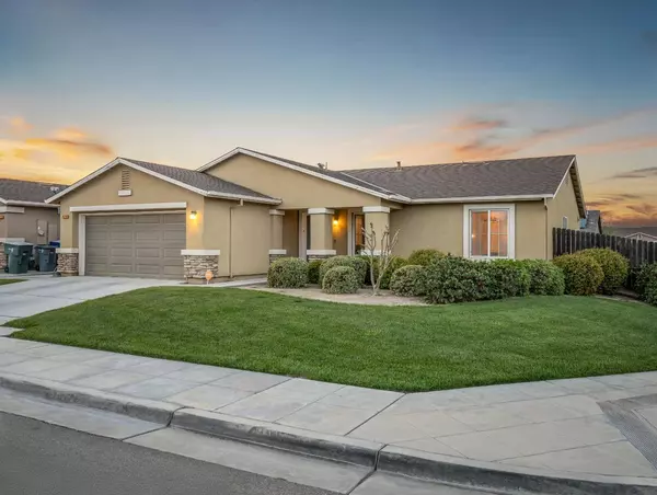 5275 E Hoxie AVE, Fresno, CA 93725
