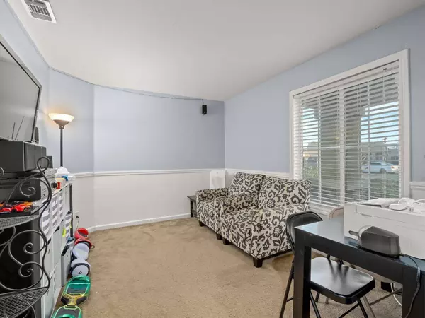 5275 E Hoxie AVE, Fresno, CA 93725