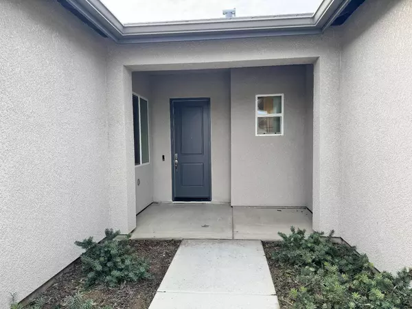 2935 21st AVE, Kingsburg, CA 93631