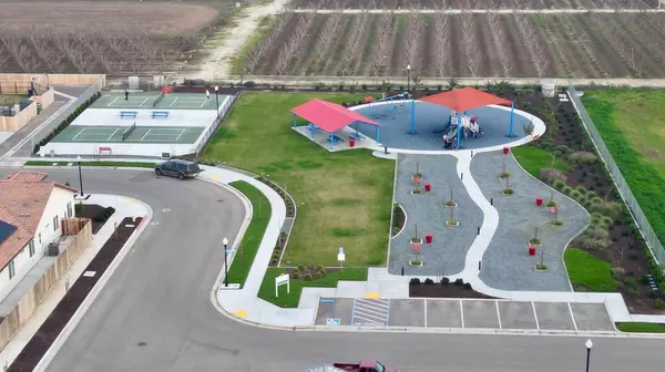 2935 21st AVE, Kingsburg, CA 93631