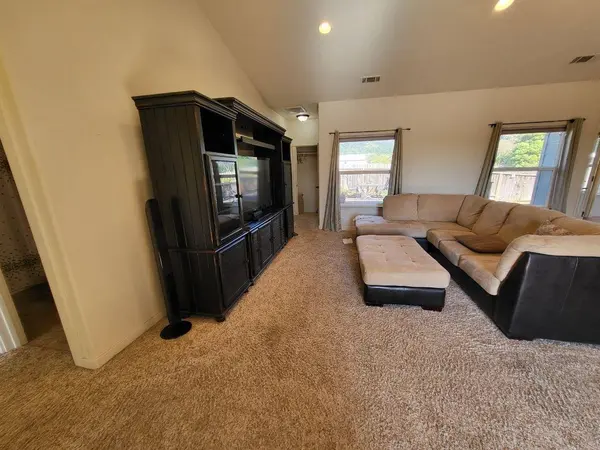 479 Kendall Ct, Out Of Area, CA 95540