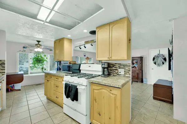 190 E NIMUE CIR, North Salt Lake, UT 84054