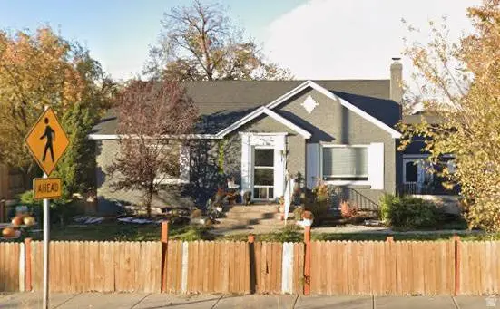 340 W PORTER LN