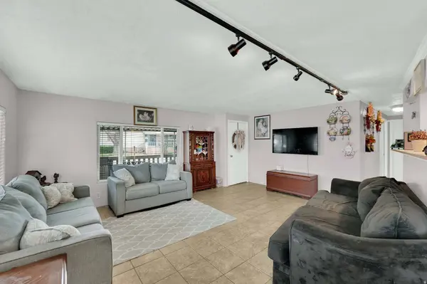 190 E NIMUE CIR, North Salt Lake, UT 84054