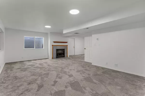 9203 S HOLLY LILY LN, West Jordan, UT 84081