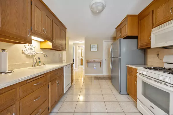 697 South End Road #24, Southington, CT 06479