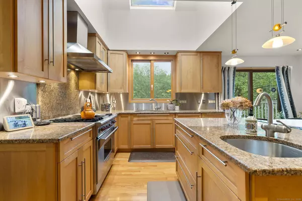 494 Rock Rimmon Road, Stamford, CT 06903