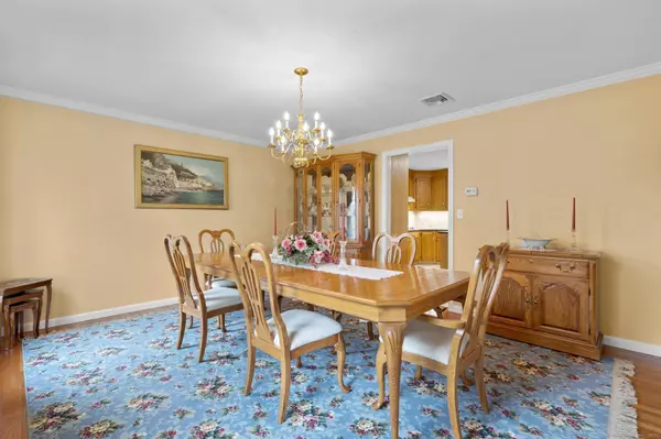 28 Fieldstone Path, Newington, CT 06111