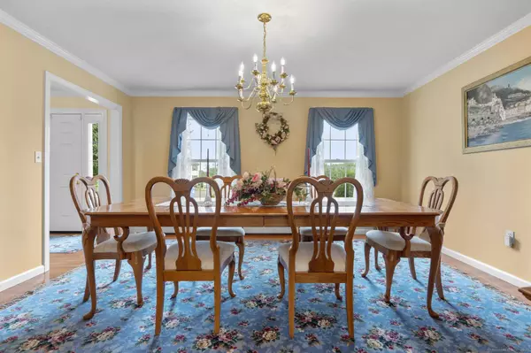 28 Fieldstone Path, Newington, CT 06111