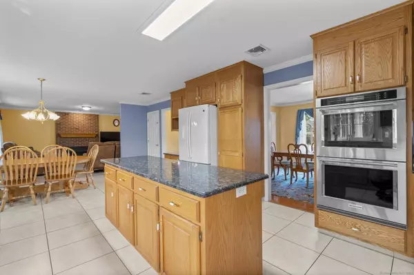 28 Fieldstone Path, Newington, CT 06111