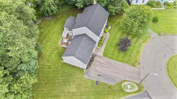 28 Fieldstone Path, Newington, CT 06111