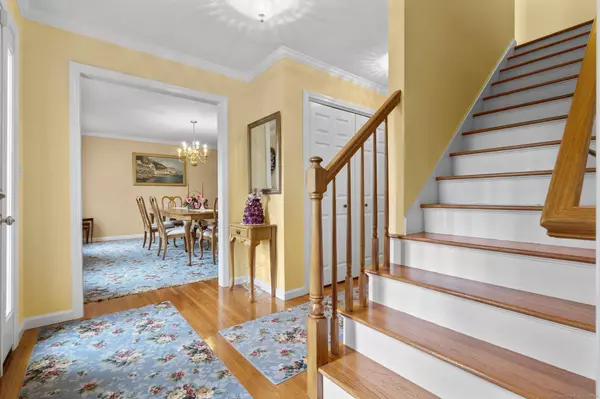 28 Fieldstone Path, Newington, CT 06111