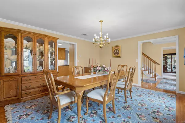 28 Fieldstone Path, Newington, CT 06111