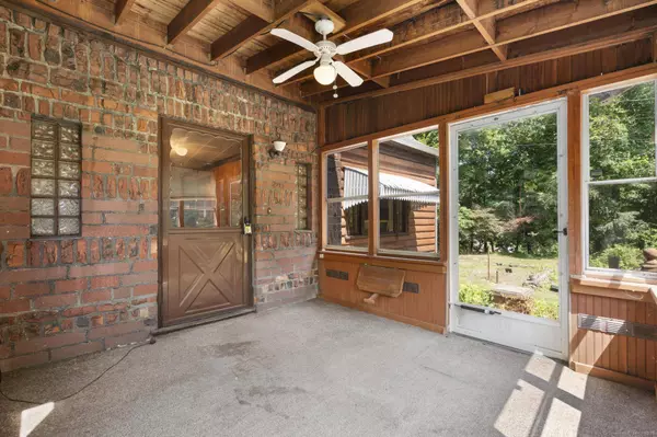 122 Derby Avenue, Orange, CT 06477