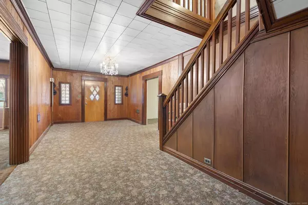 122 Derby Avenue, Orange, CT 06477