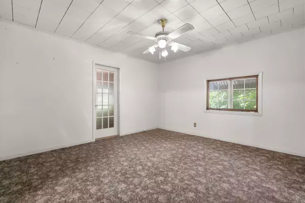 122 Derby Avenue, Orange, CT 06477