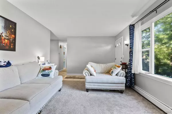 42 Fairwood Farms Drive, West Hartford, CT 06107