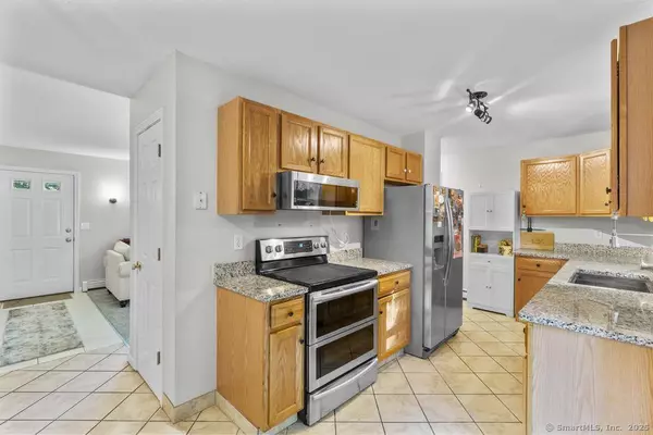 42 Fairwood Farms Drive, West Hartford, CT 06107