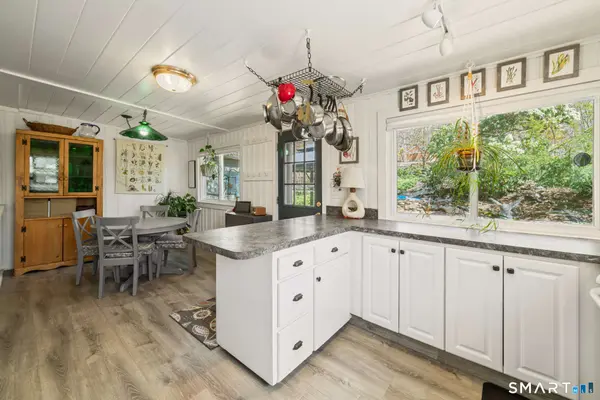 10 Mountain Trail, East Hampton, CT 06424