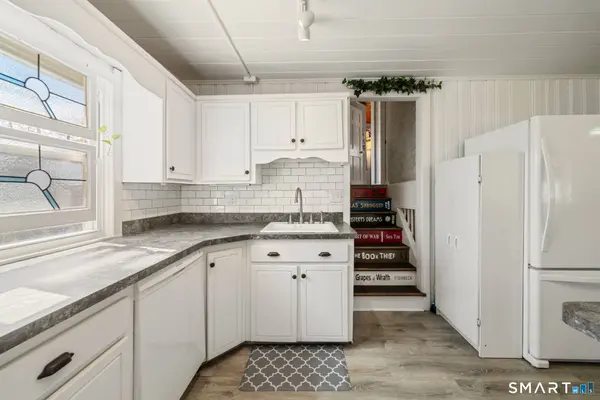 10 Mountain Trail, East Hampton, CT 06424