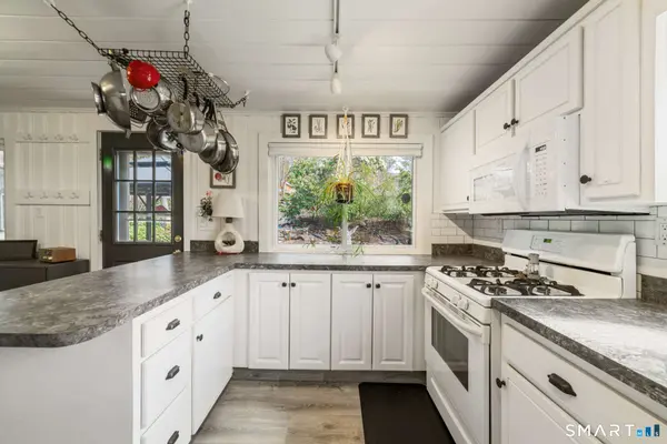 10 Mountain Trail, East Hampton, CT 06424