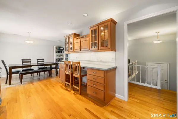 51 Sky View Circle, Hamden, CT 06514