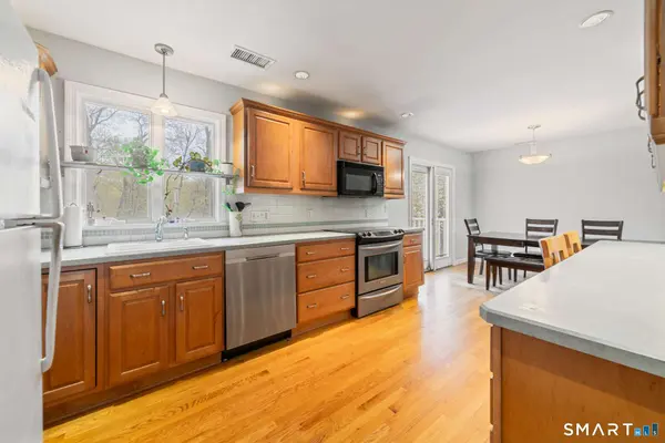 51 Sky View Circle, Hamden, CT 06514