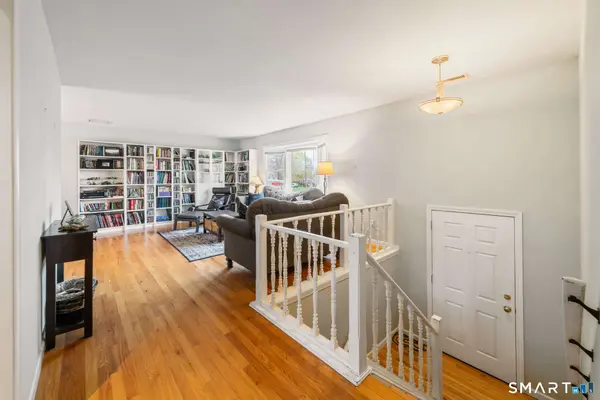 51 Sky View Circle, Hamden, CT 06514
