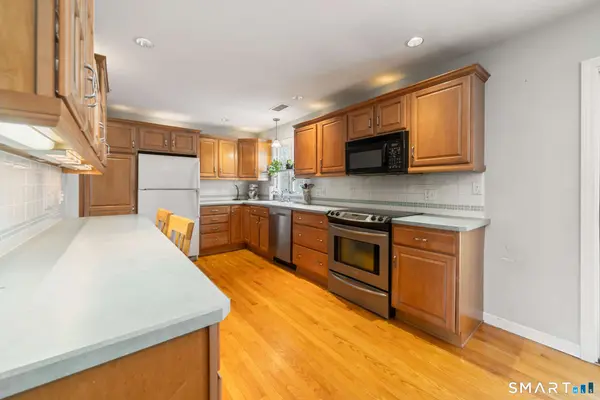 51 Sky View Circle, Hamden, CT 06514