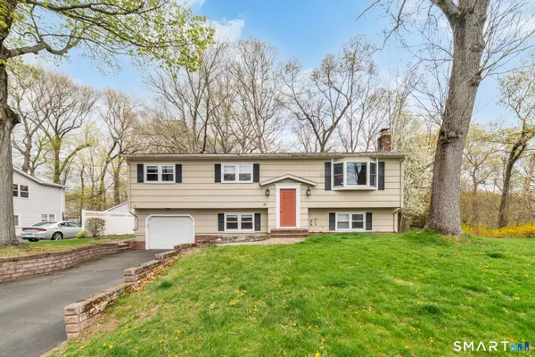 51 Sky View Circle, Hamden, CT 06514