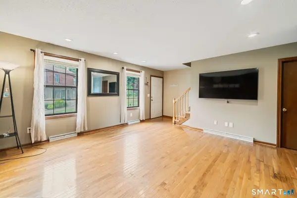 33 Bay Path Way #33, Branford, CT 06405