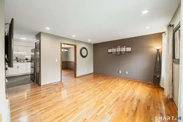 33 Bay Path Way #33, Branford, CT 06405