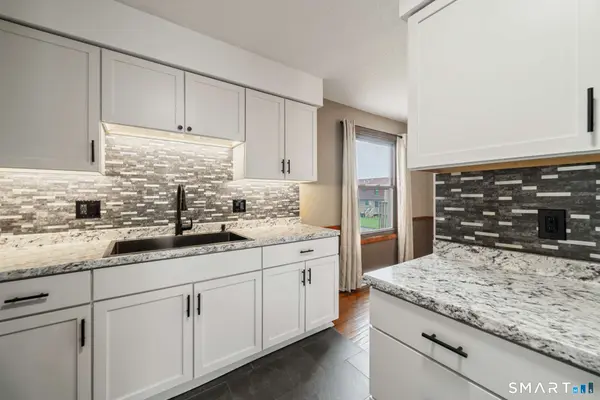 33 Bay Path Way #33, Branford, CT 06405