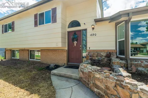 1690 Bonita DR, Fountain, CO 80817