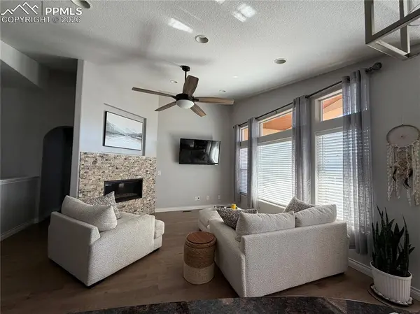 6898 Sedgerock LN, Colorado Springs, CO 80927