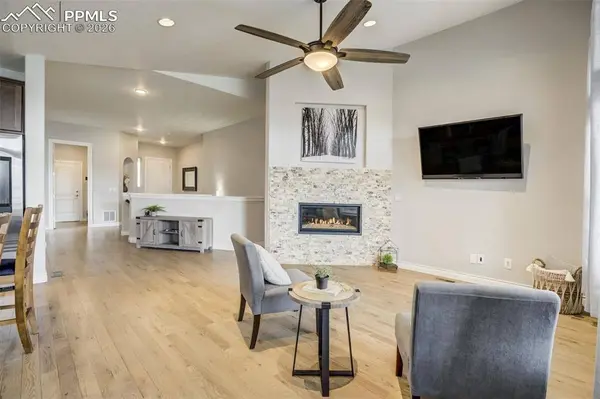 6898 Sedgerock LN, Colorado Springs, CO 80927