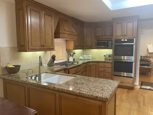 Los Gatos, CA 95032-3724,15825 Edmund Dr