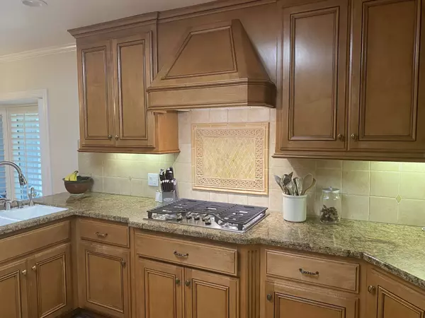 15825 Edmund Dr, Los Gatos, CA 95032-3724