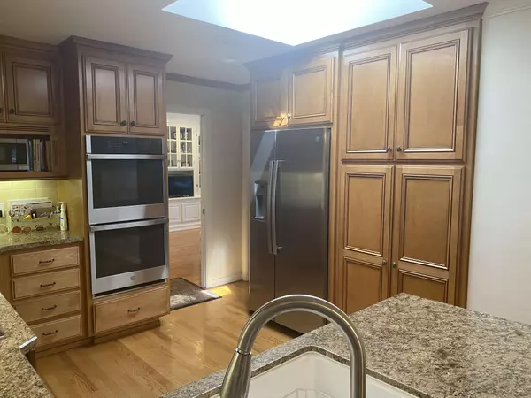 15825 Edmund Dr, Los Gatos, CA 95032-3724