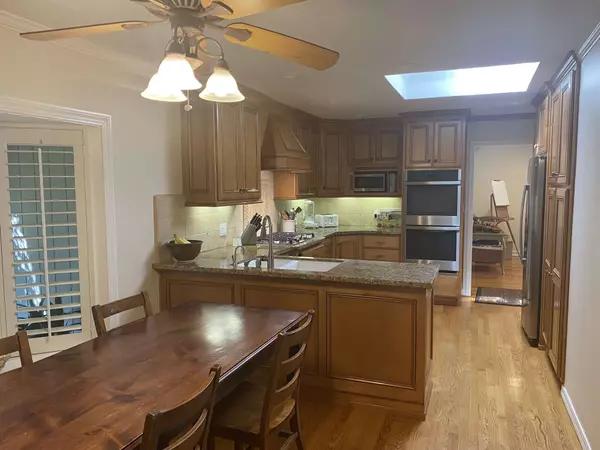 15825 Edmund Dr, Los Gatos, CA 95032-3724