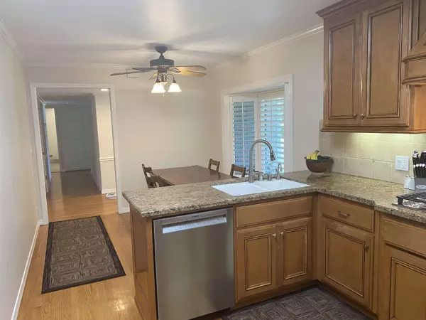 15825 Edmund Dr, Los Gatos, CA 95032-3724