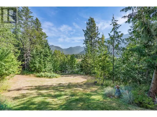 15730 PETERS Road, Crawford Bay, BC V0B1E0