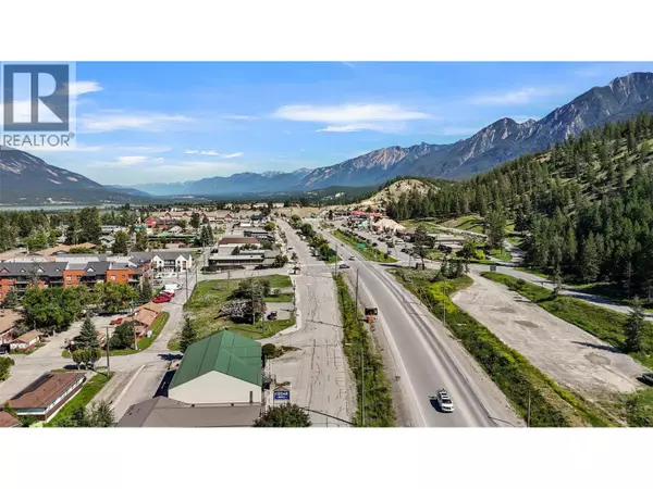 7585 MAIN  WEST Street, Radium Hot Springs, BC V0A1M0