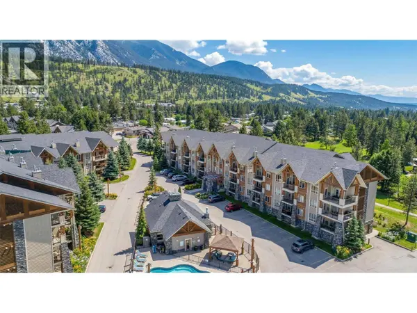 7495 COLUMBIA AVE #2112, Radium Hot Springs, BC V0A1M0