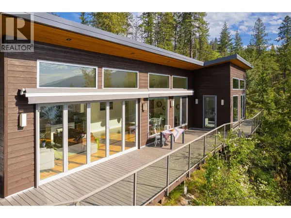 17246 PILOT BAY Road, Crawford Bay, BC V0B1X0