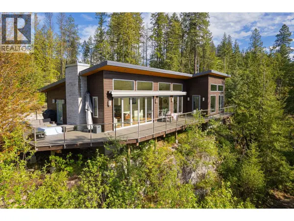 17246 PILOT BAY Road, Crawford Bay, BC V0B1X0