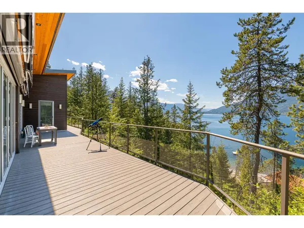 17246 PILOT BAY Road, Crawford Bay, BC V0B1X0