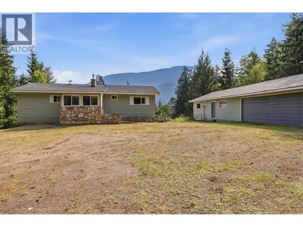 15730 PETERS Road, Crawford Bay, BC V0B1E0