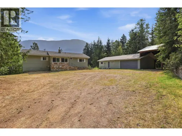 15730 PETERS Road, Crawford Bay, BC V0B1E0