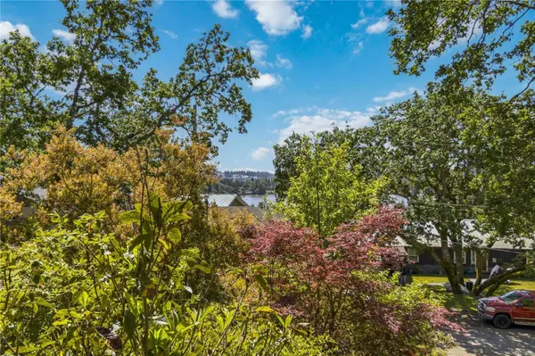 1252 Stancil LN, View Royal, BC V8Z 1R5
